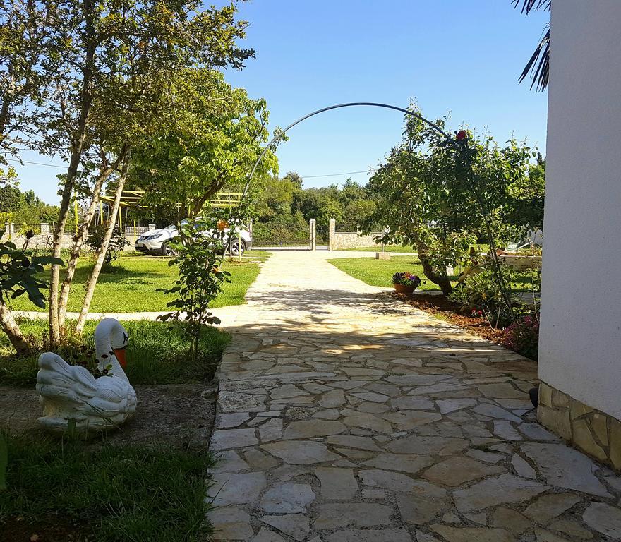 Holiday Home Kerniat 普拉 外观 照片