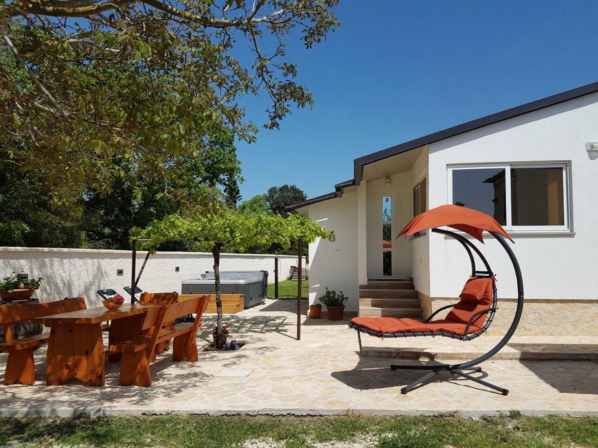 Holiday Home Kerniat 普拉 外观 照片