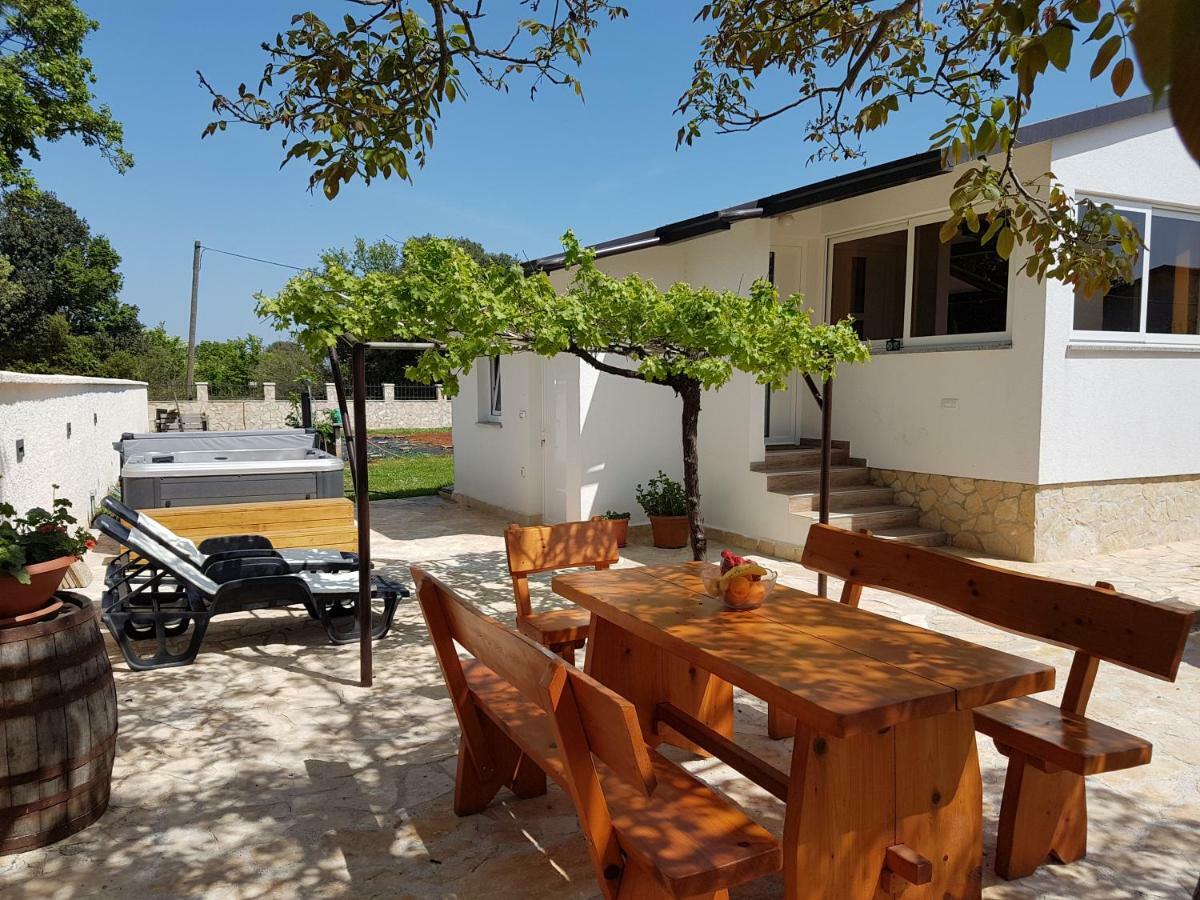 Holiday Home Kerniat 普拉 外观 照片